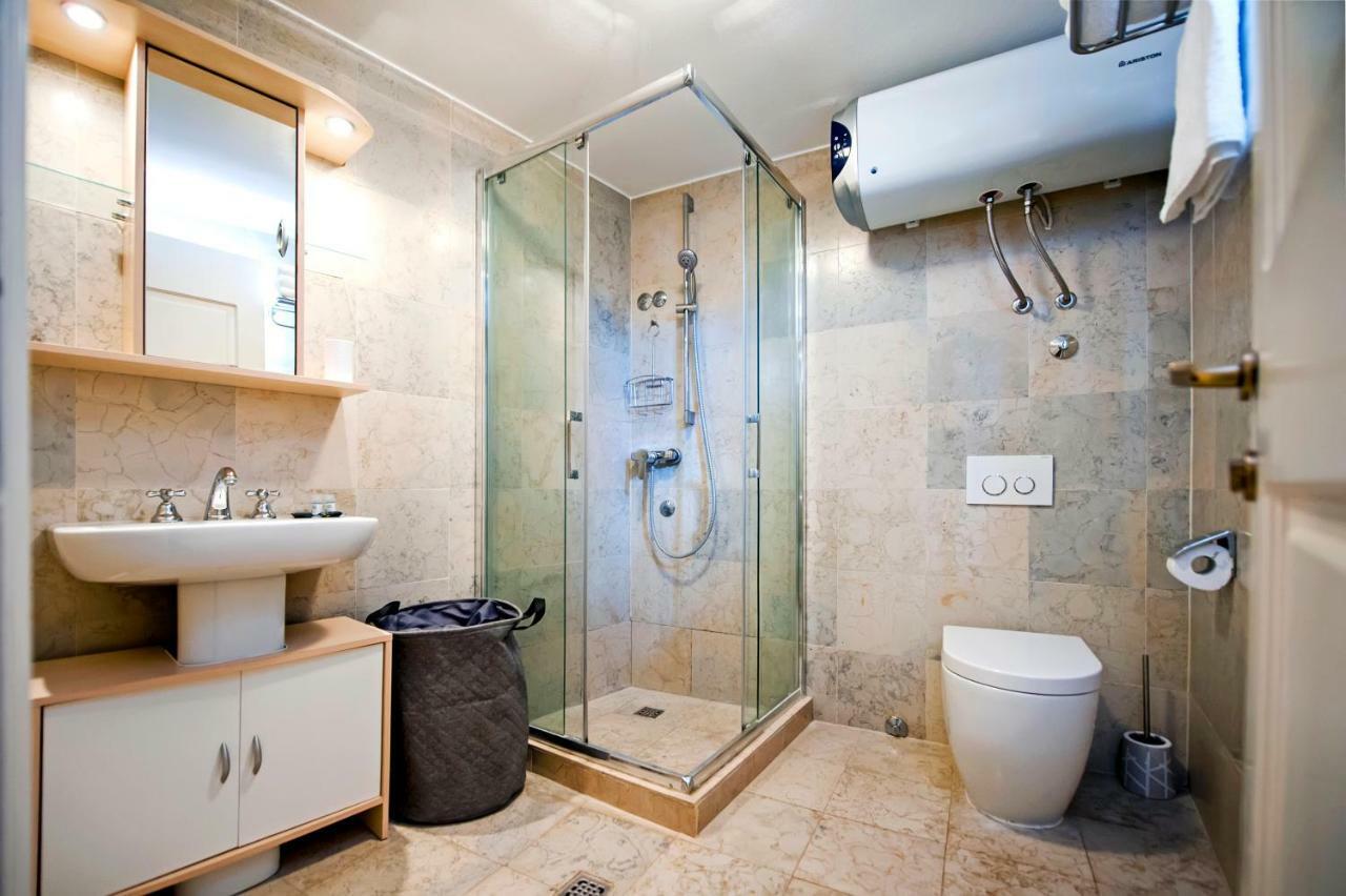 Studio Oscar IV With Terrace And Sea View Apartment
